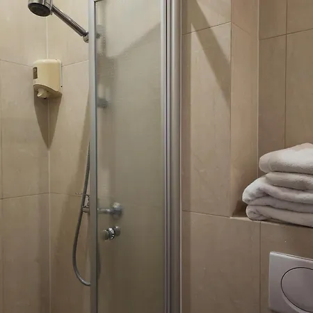 Ii Otel